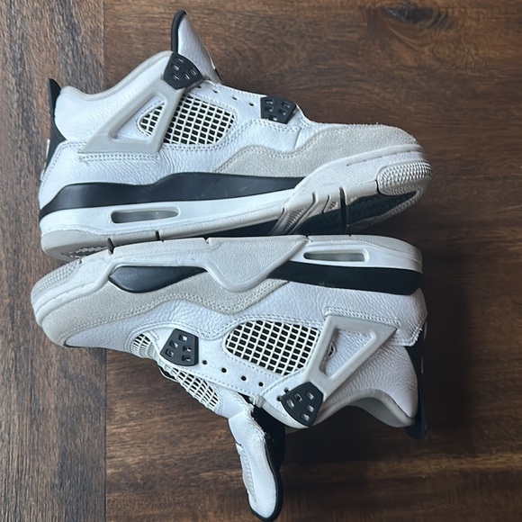 Air Jordan 4 Retro (GS) - Picture 4 of 15